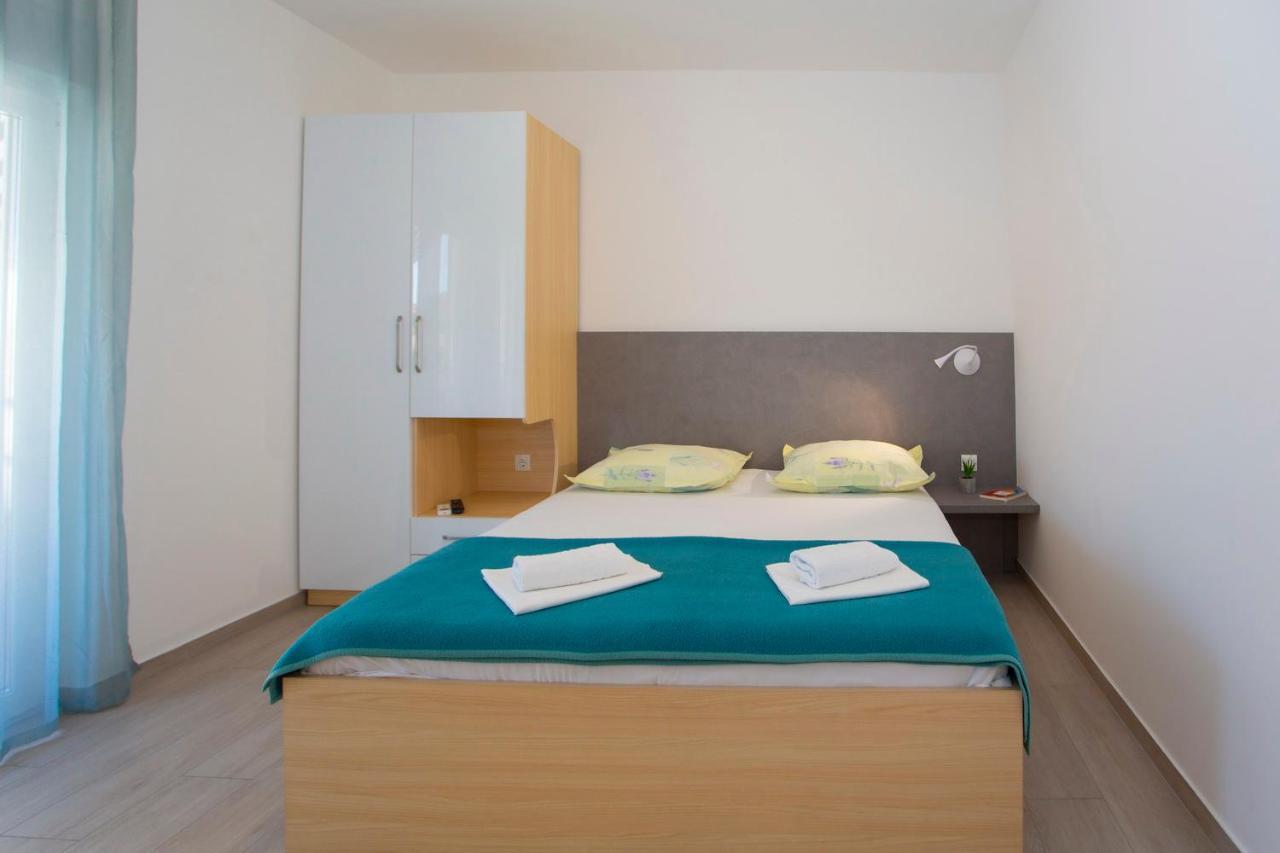 Apartments Loncar Tucepi Luaran gambar