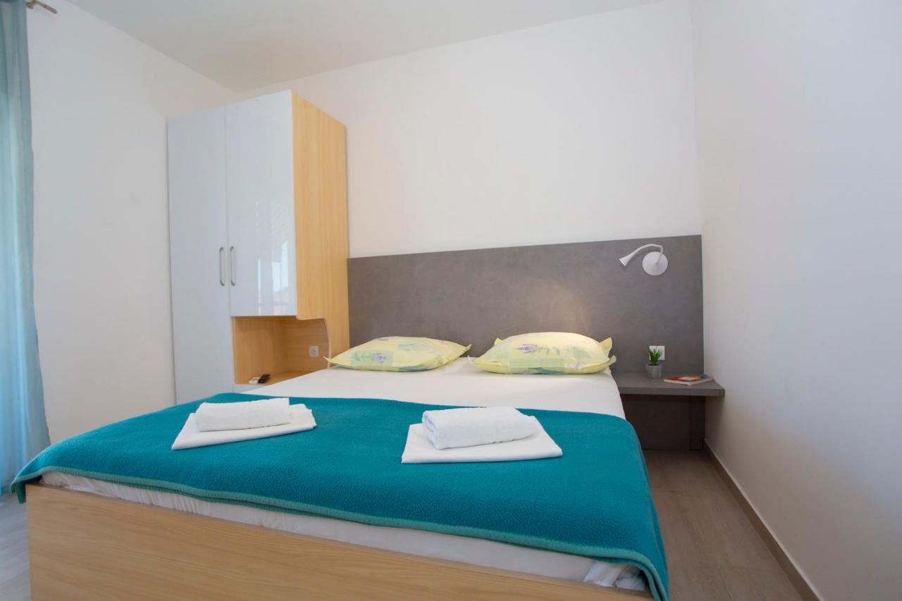 Apartments Loncar Tucepi Luaran gambar
