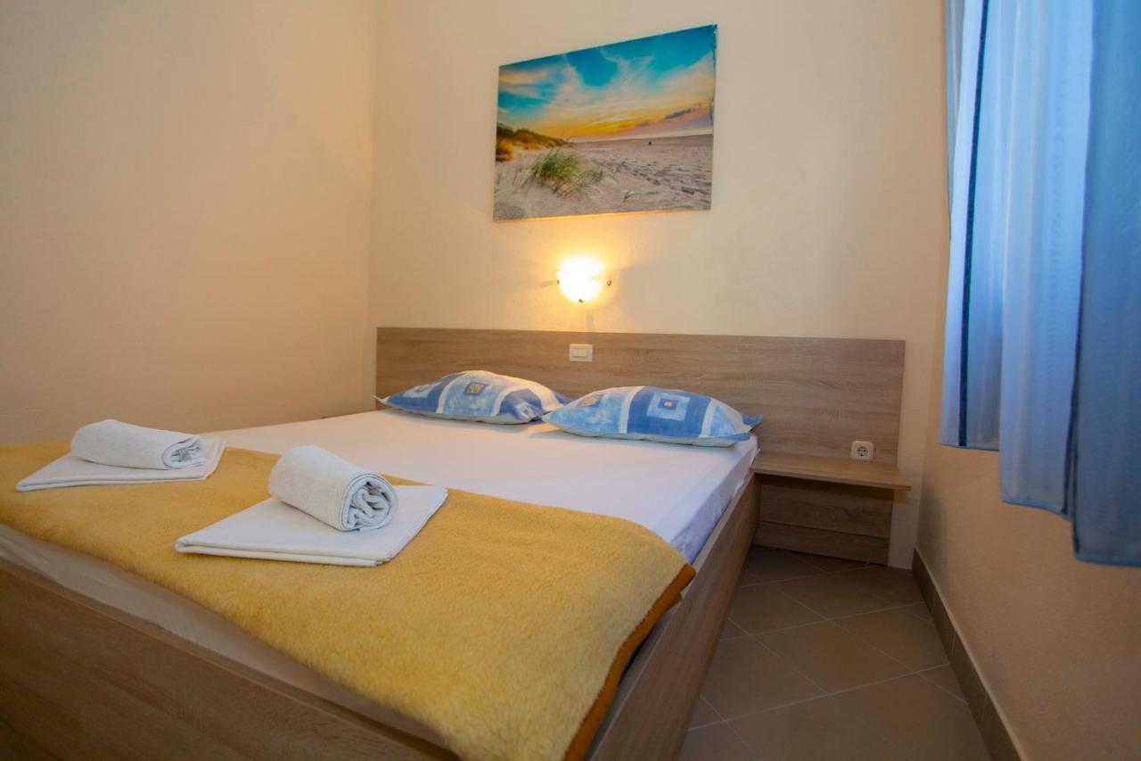 Apartments Loncar Tucepi Luaran gambar