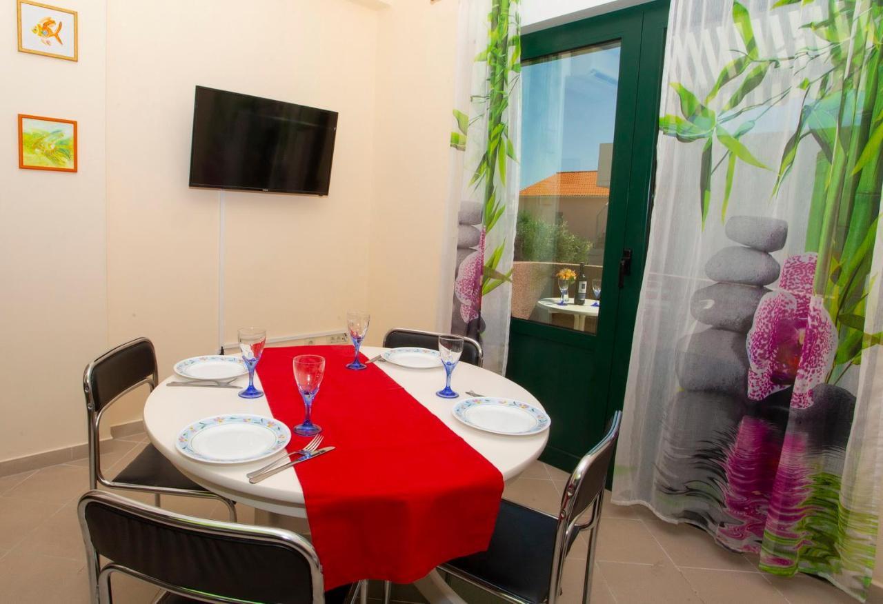 Apartments Loncar Tucepi Luaran gambar