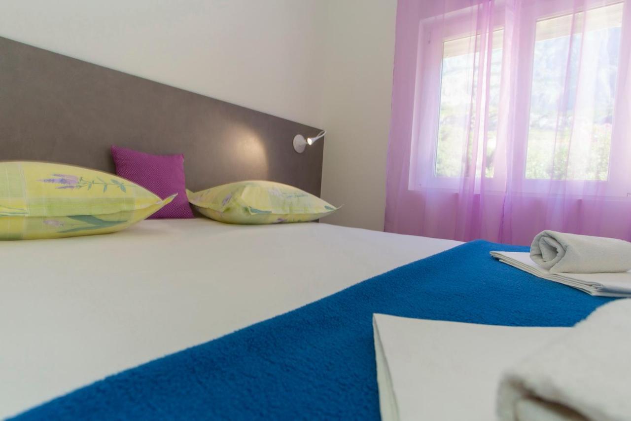 Apartments Loncar Tucepi Luaran gambar