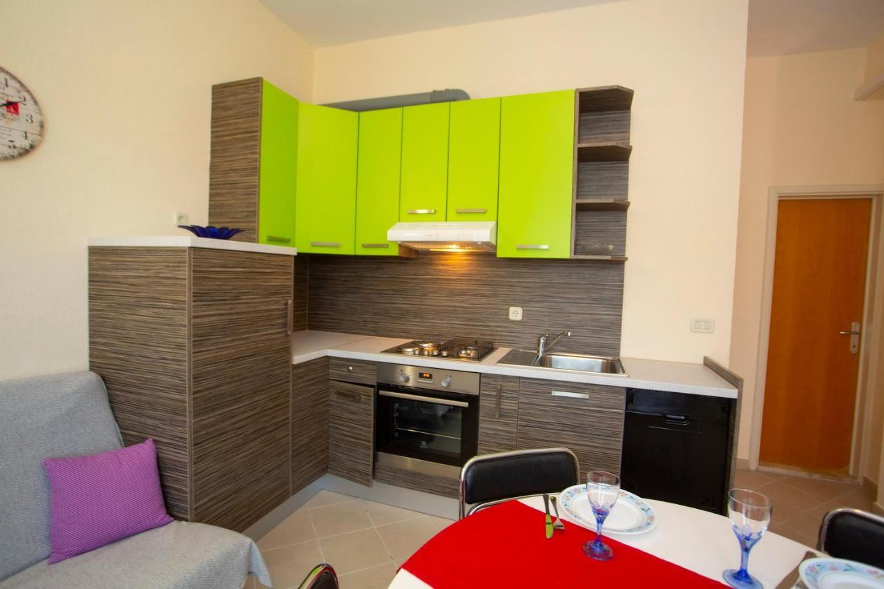 Apartments Loncar Tucepi Luaran gambar