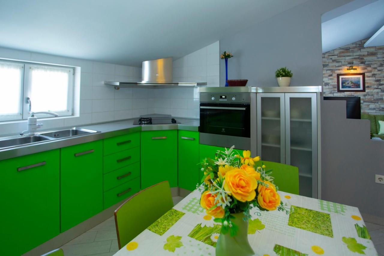 Apartments Loncar Tucepi Luaran gambar
