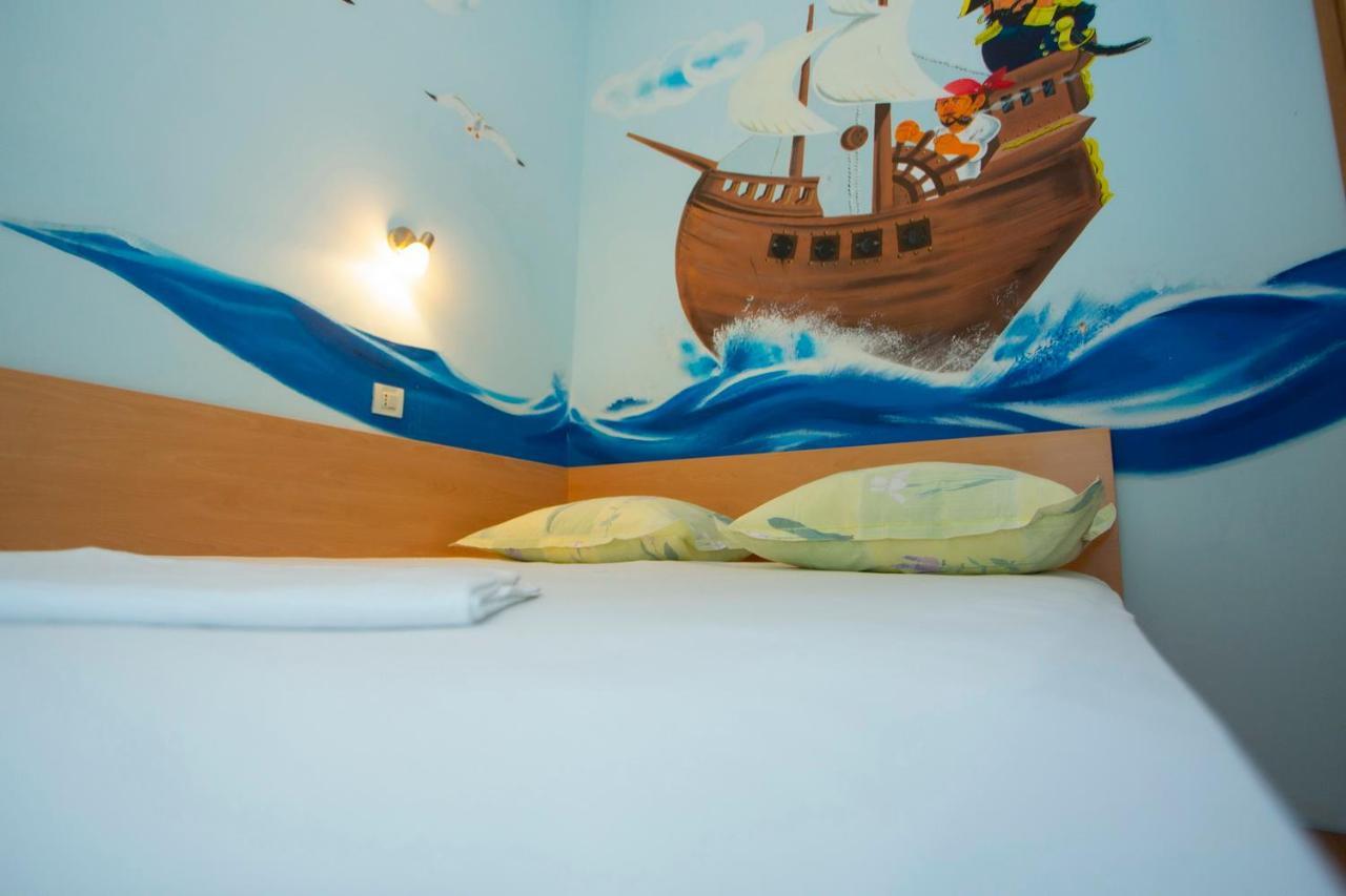 Apartments Loncar Tucepi Luaran gambar