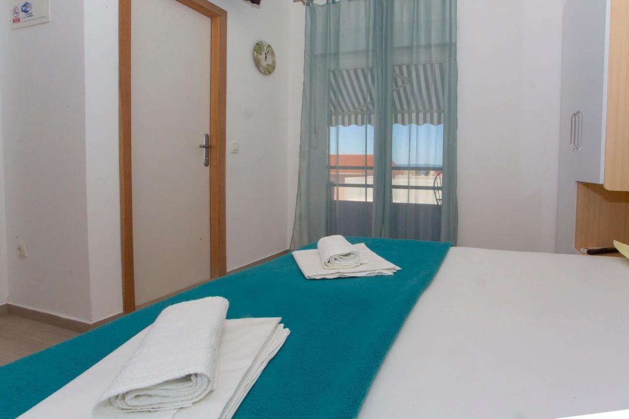 Apartments Loncar Tucepi Luaran gambar