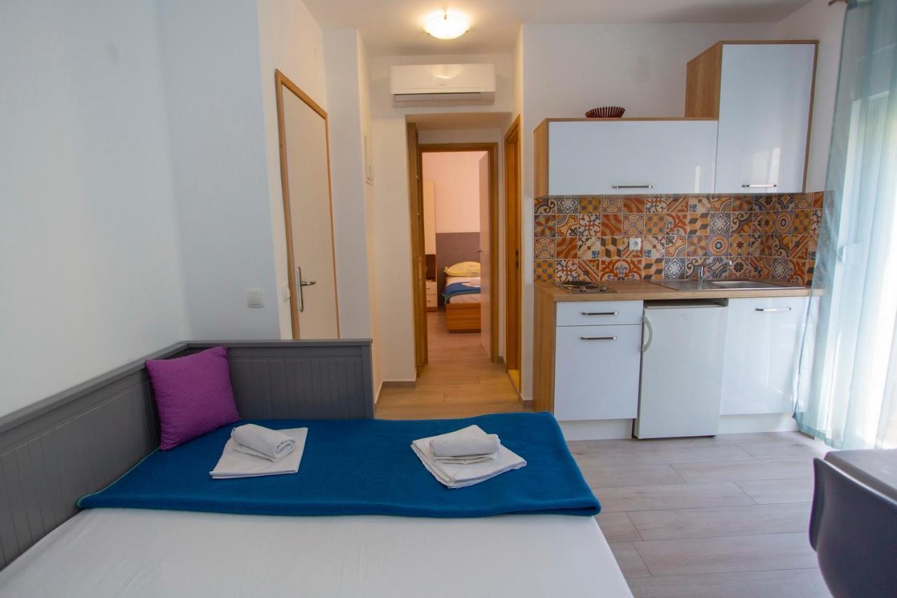 Apartments Loncar Tucepi Luaran gambar