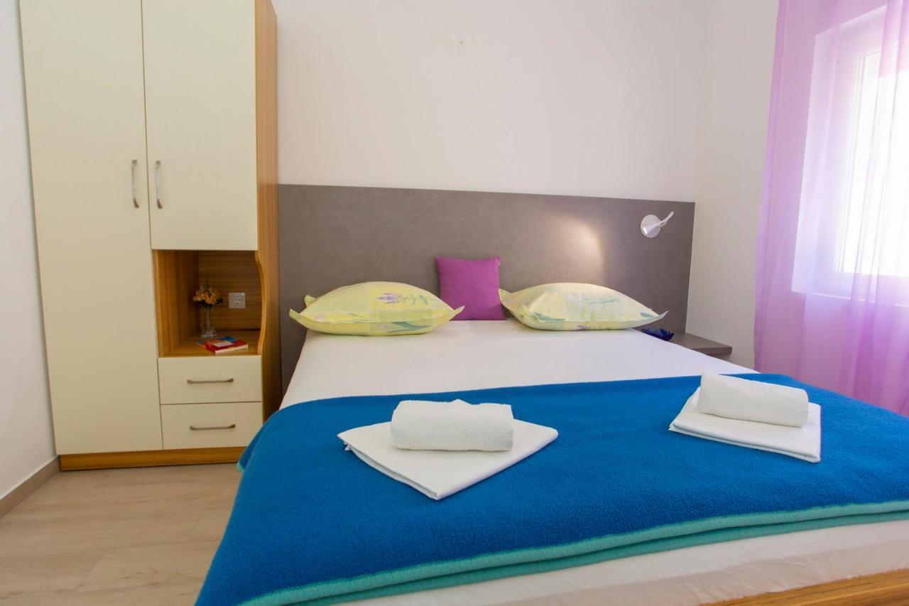 Apartments Loncar Tucepi Luaran gambar