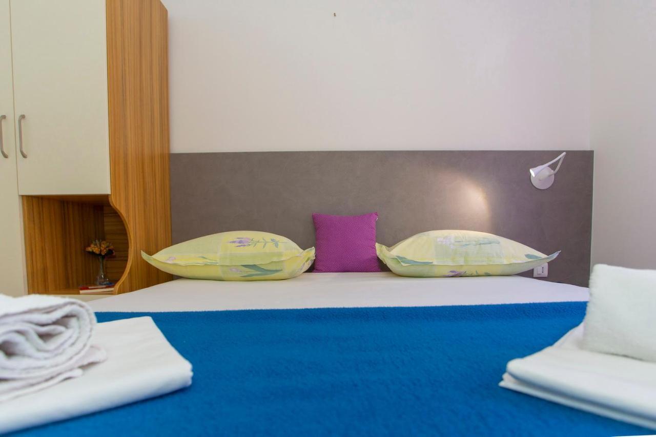 Apartments Loncar Tucepi Luaran gambar