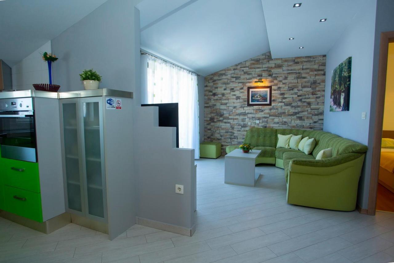 Apartments Loncar Tucepi Luaran gambar