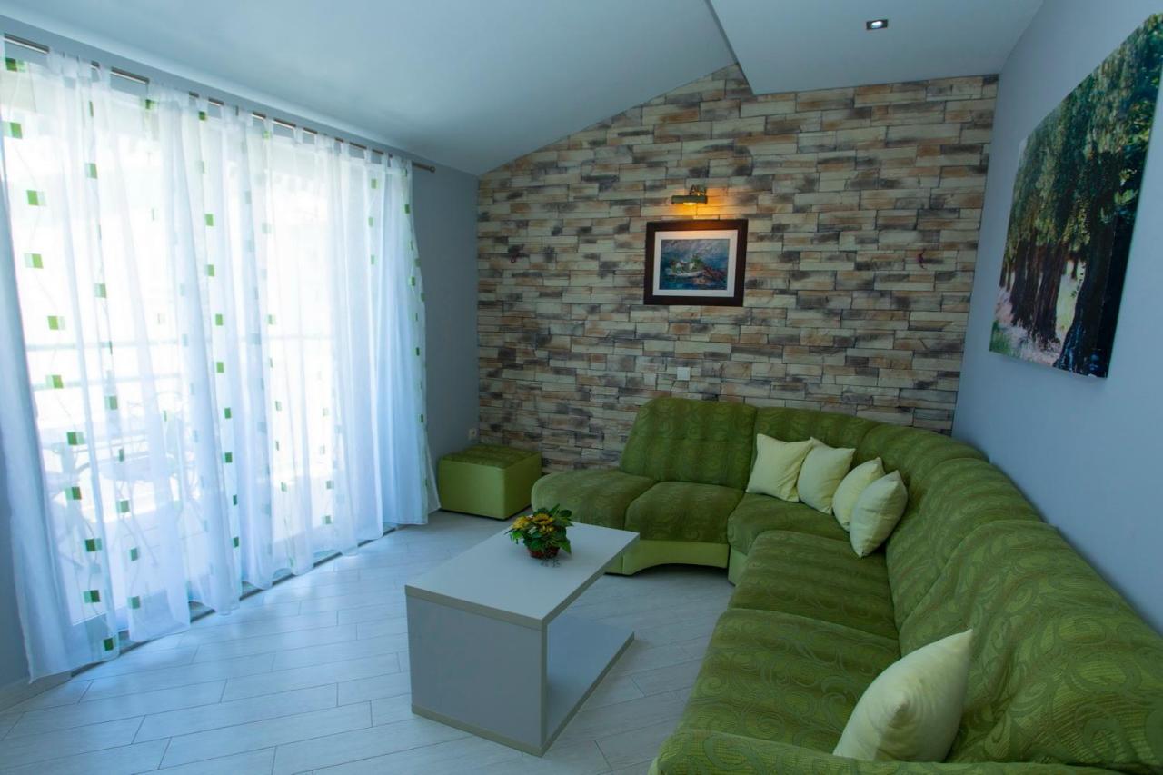 Apartments Loncar Tucepi Luaran gambar