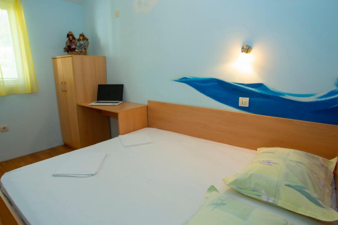 Apartments Loncar Tucepi Luaran gambar