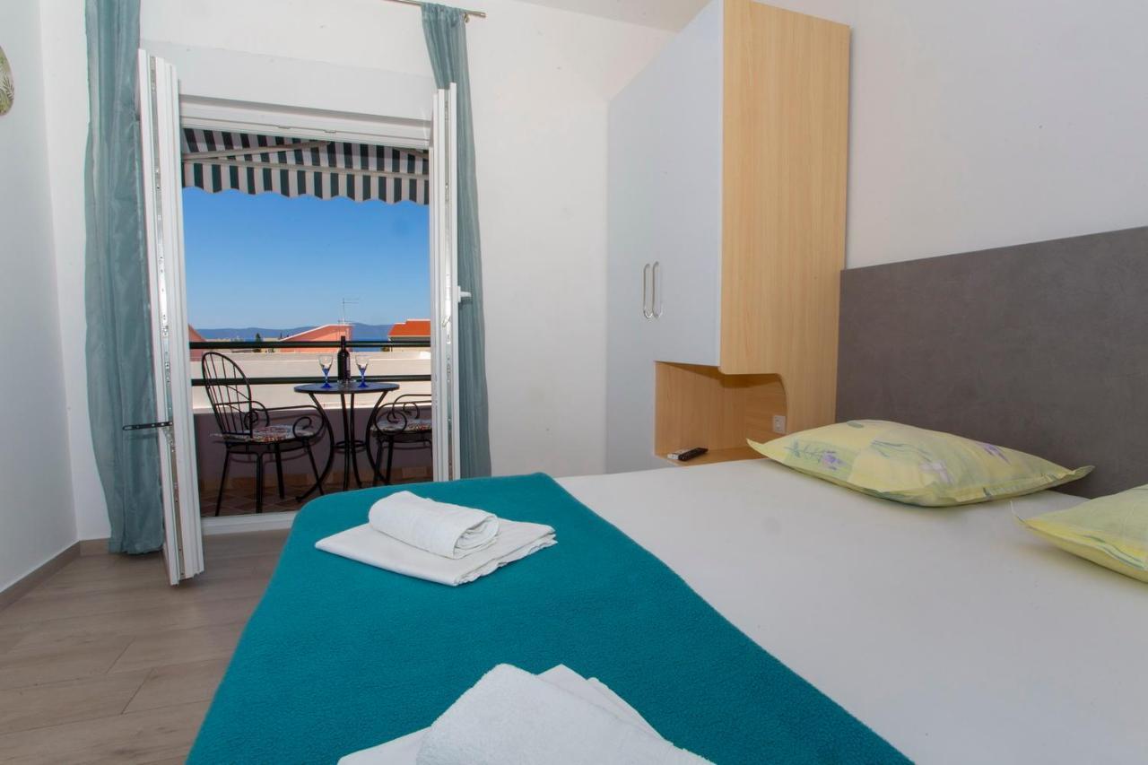 Apartments Loncar Tucepi Luaran gambar
