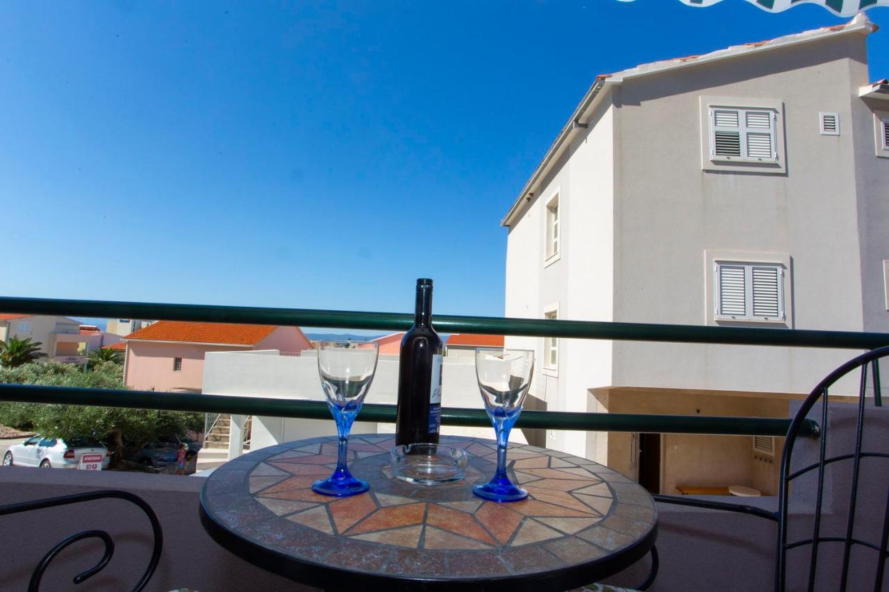 Apartments Loncar Tucepi Luaran gambar