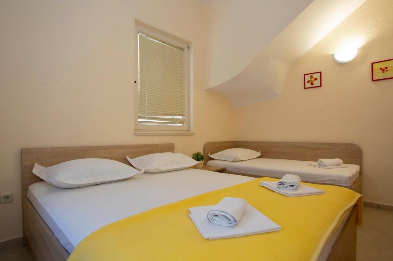 Apartments Loncar Tucepi Luaran gambar