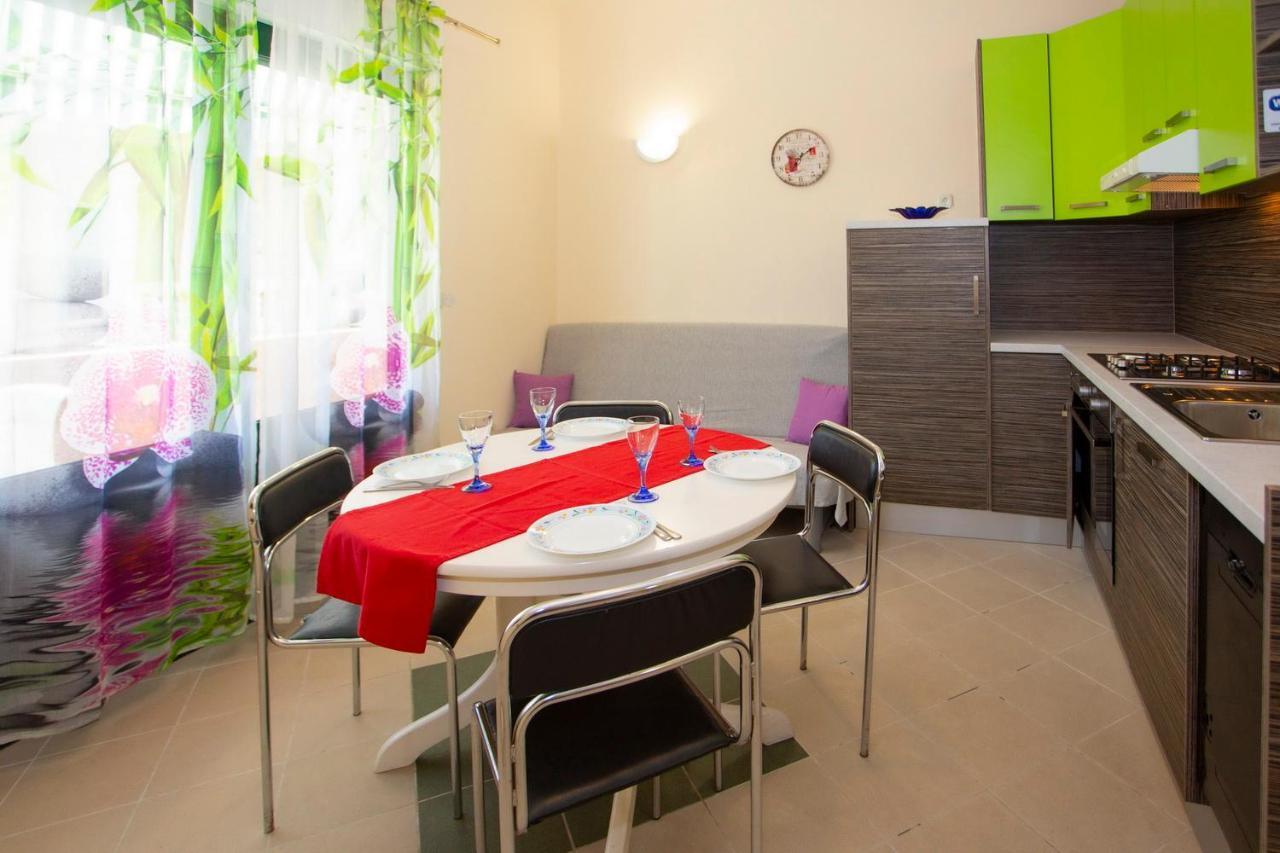 Apartments Loncar Tucepi Luaran gambar