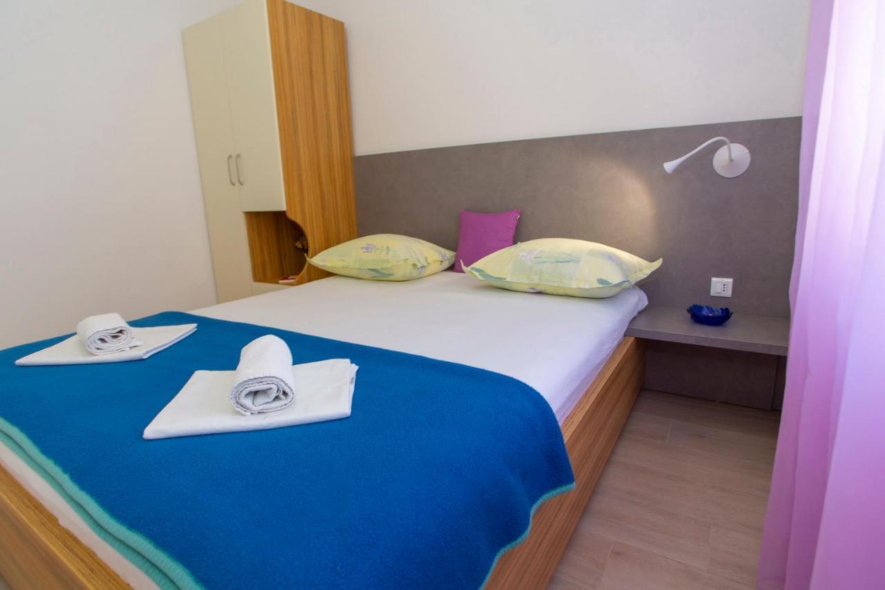 Apartments Loncar Tucepi Luaran gambar