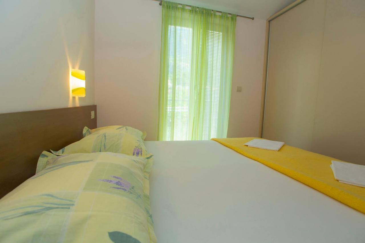 Apartments Loncar Tucepi Luaran gambar
