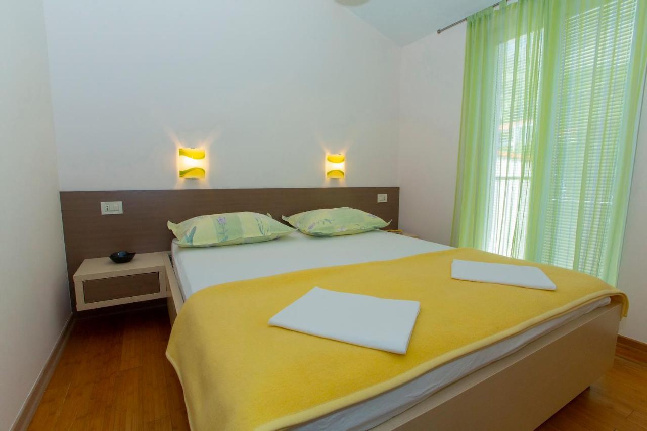 Apartments Loncar Tucepi Luaran gambar