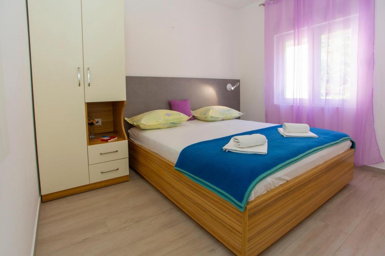 Apartments Loncar Tucepi Luaran gambar