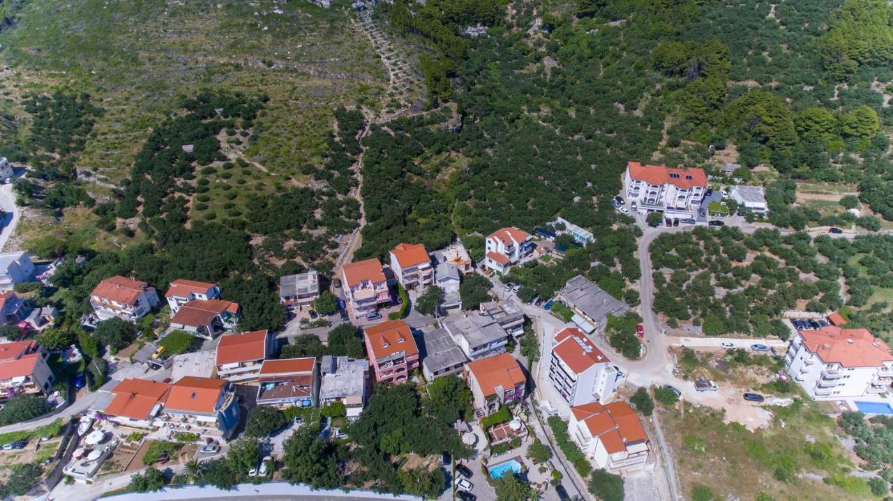 Apartments Loncar Tucepi Luaran gambar